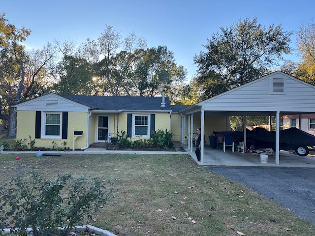 Roofing & Hardie plank siding. Thumbnail